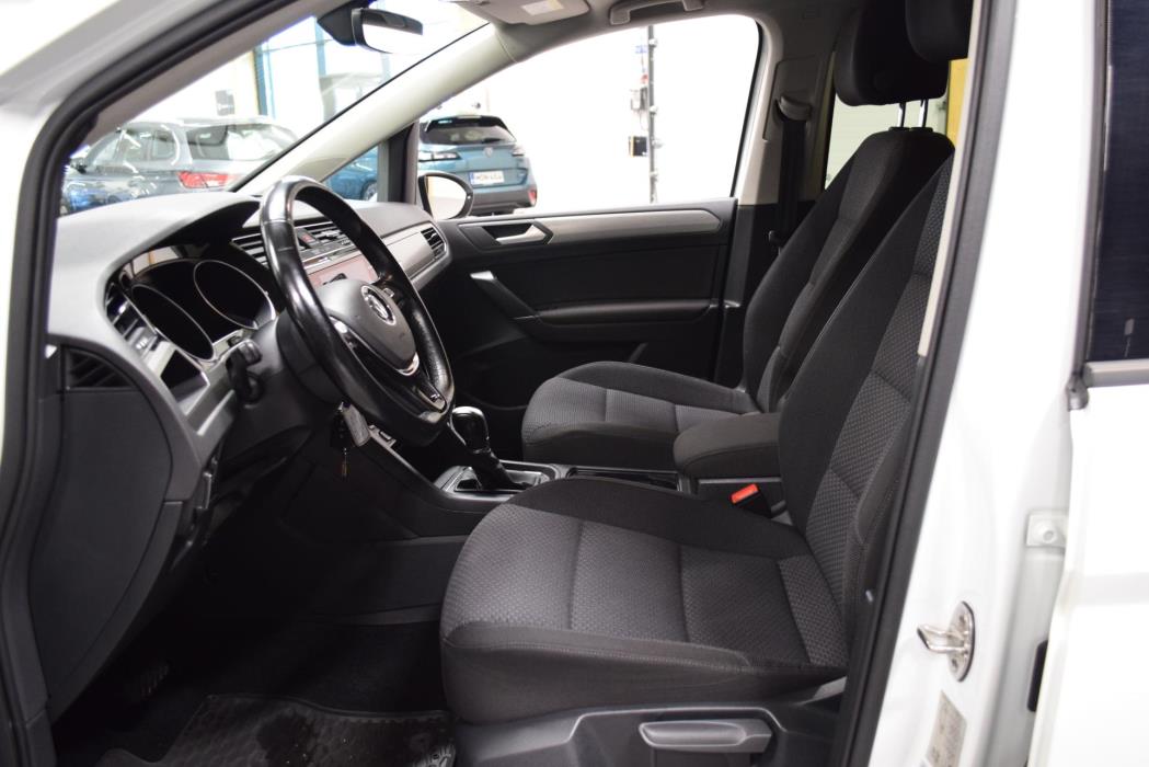 VOLKSWAGEN Touran 2017