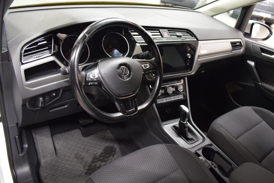 VOLKSWAGEN Touran 2017