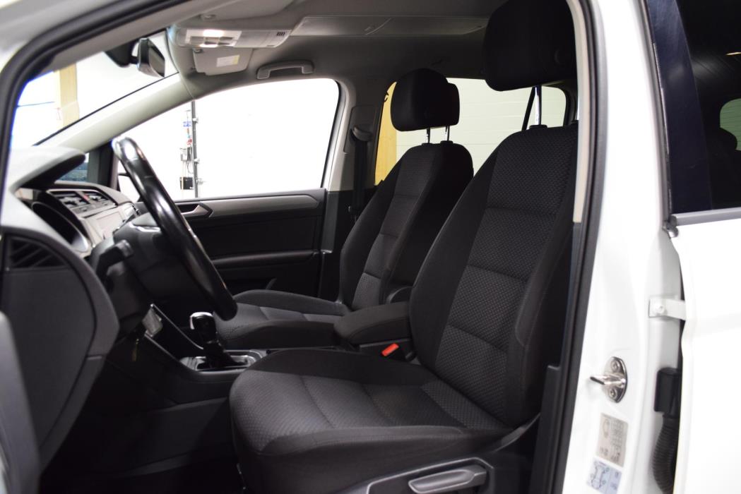 VOLKSWAGEN Touran 2017