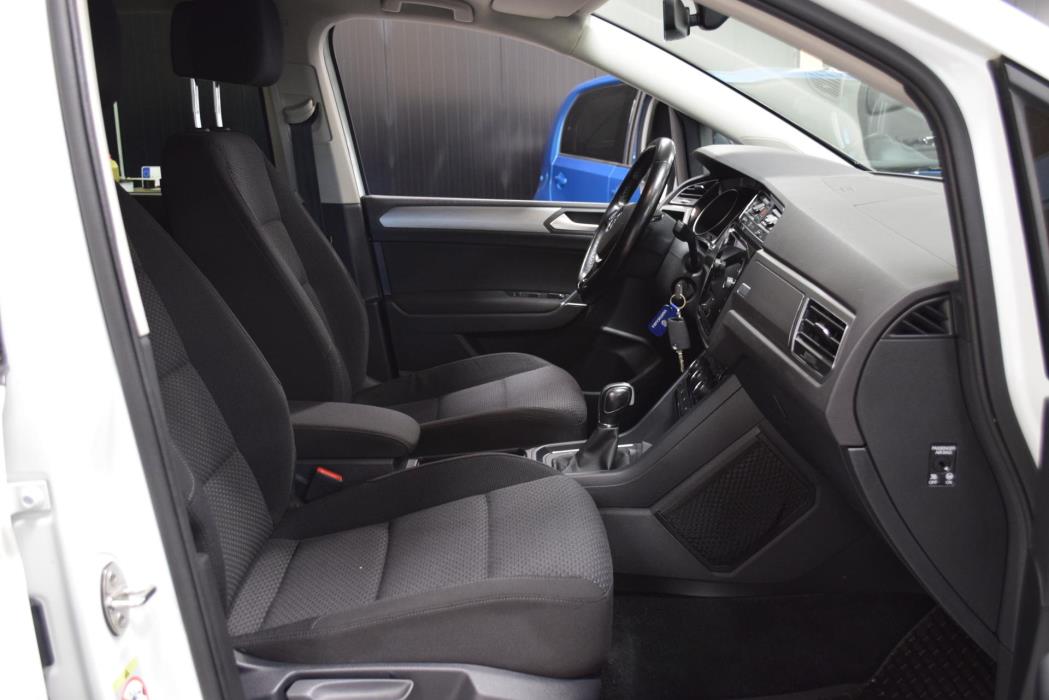 VOLKSWAGEN Touran 2017