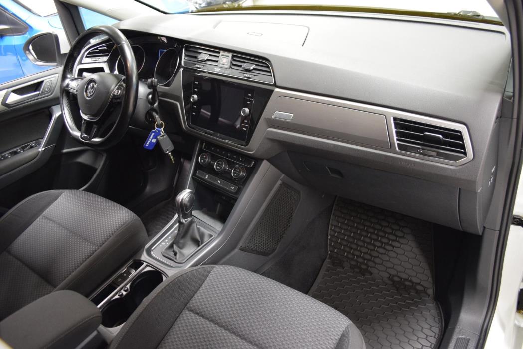 VOLKSWAGEN Touran 2017
