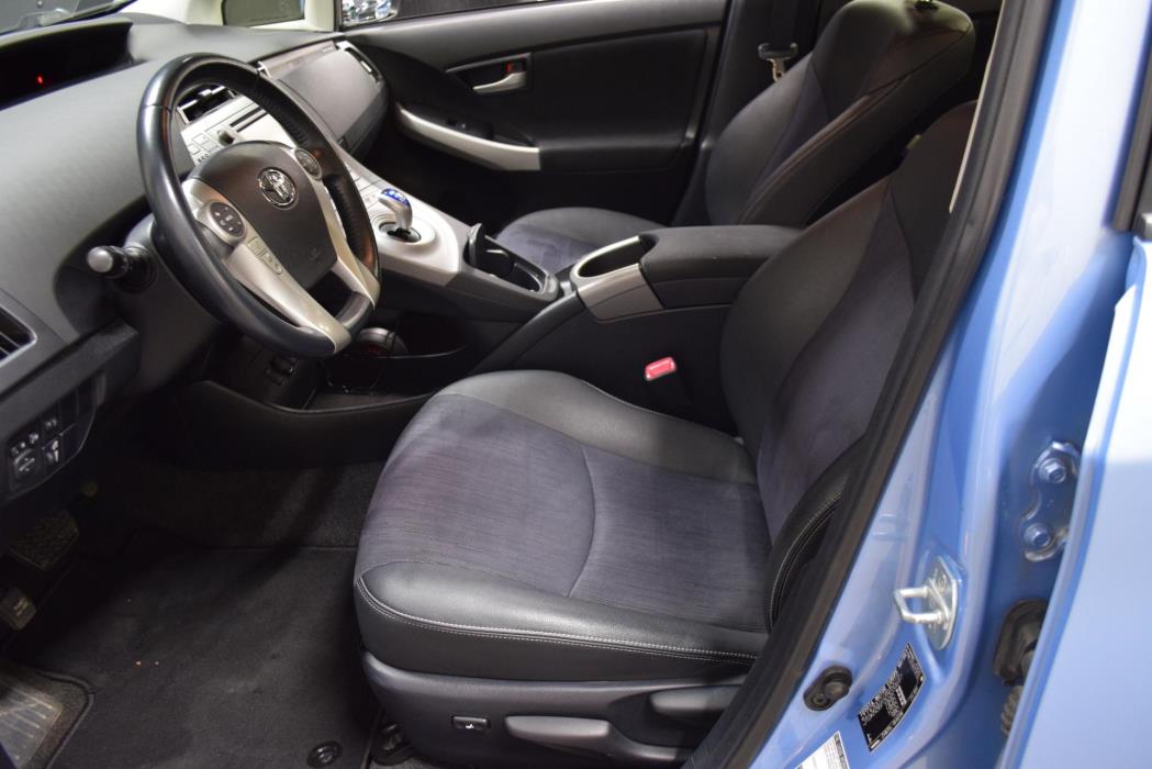 TOYOTA Prius Plug-in Hybrid 2013