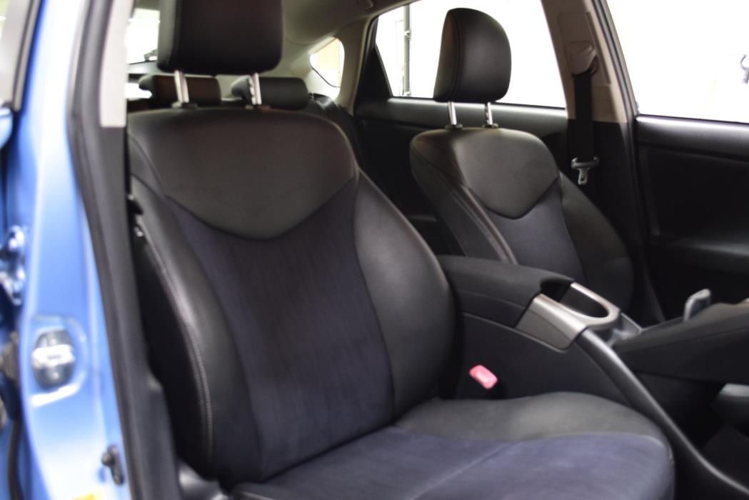 TOYOTA Prius Plug-in Hybrid 2013