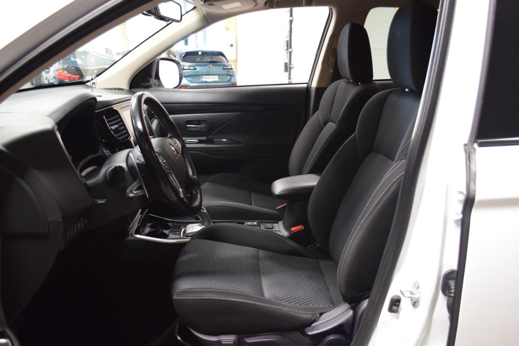 MITSUBISHI Outlander 2020