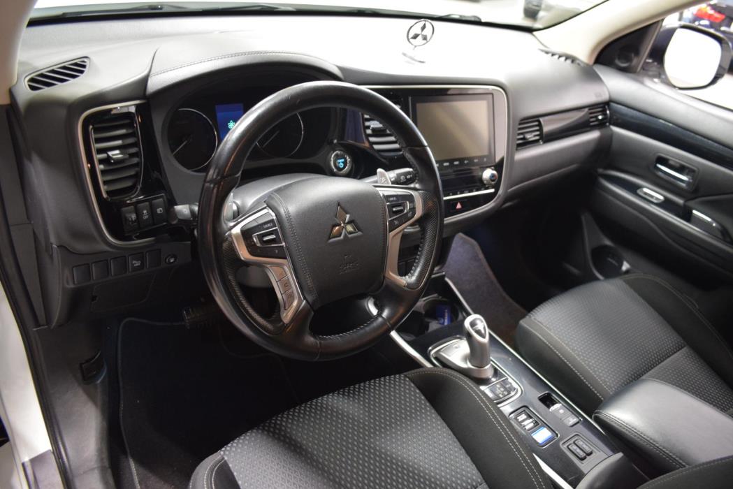 MITSUBISHI Outlander 2020