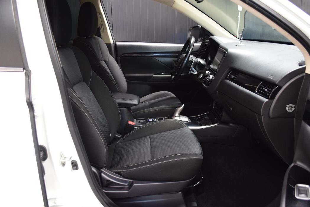 MITSUBISHI Outlander 2020