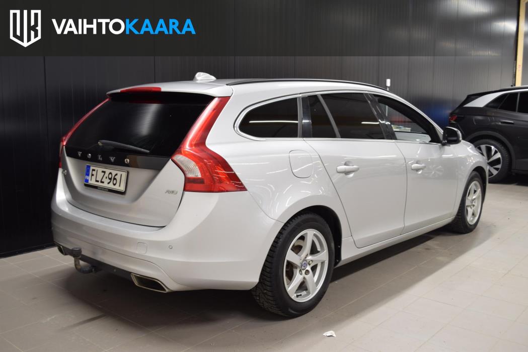 VOLVO V60 2016
