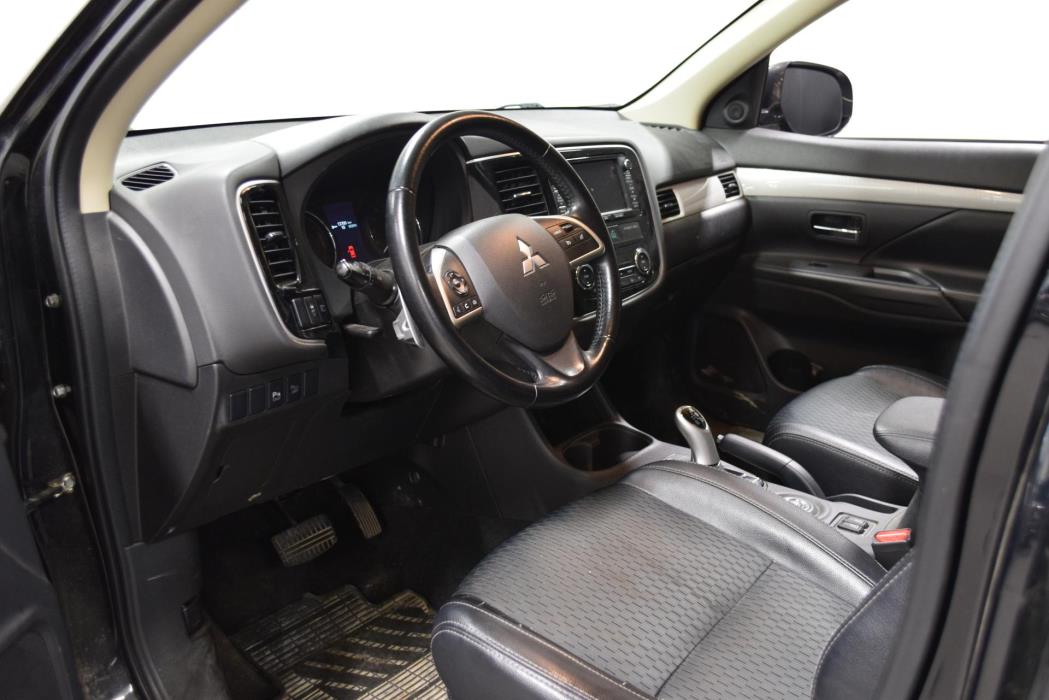 MITSUBISHI Outlander PHEV 2014