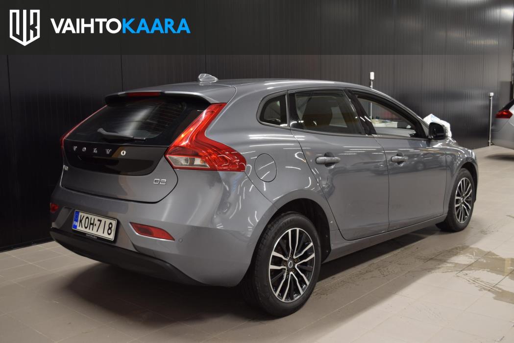VOLVO V40 2017