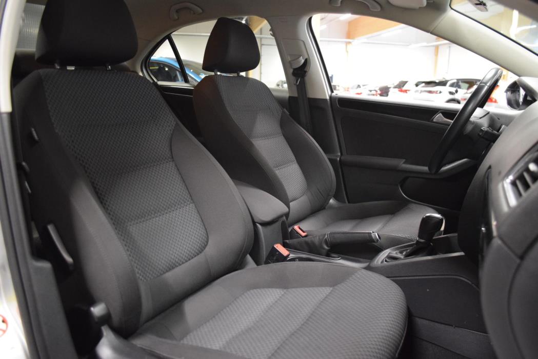 VOLKSWAGEN Jetta 2012