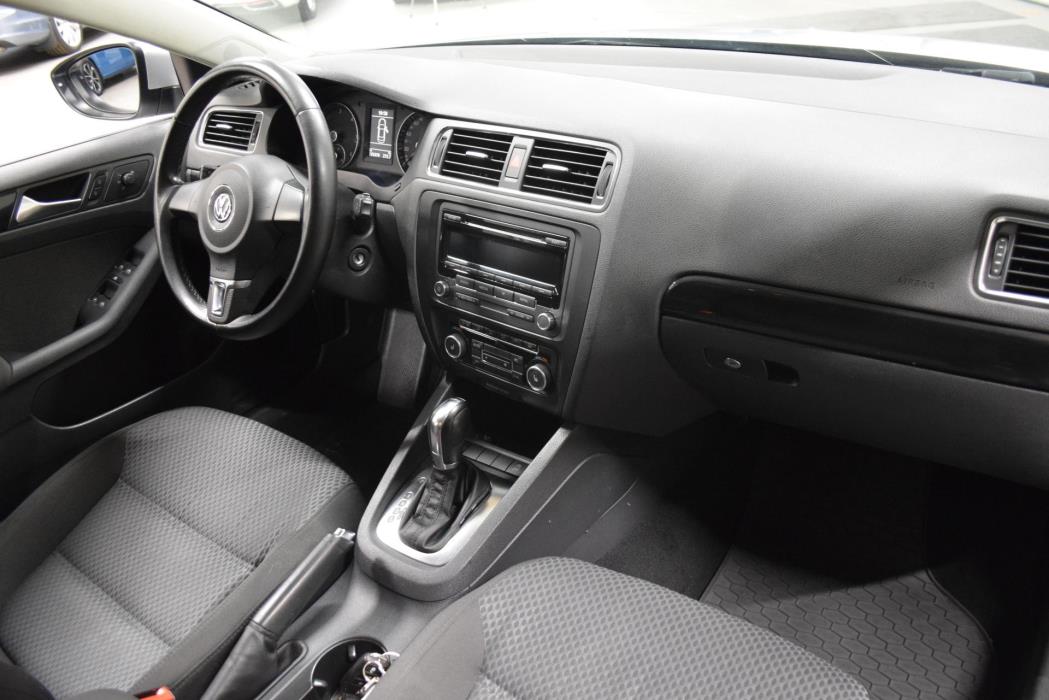 VOLKSWAGEN Jetta 2012