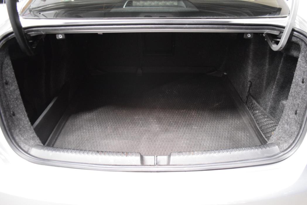 VOLKSWAGEN Jetta 2012