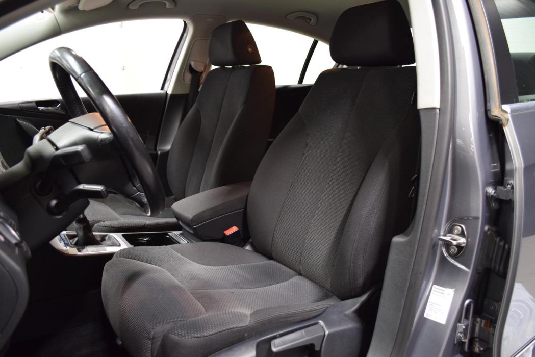 VOLKSWAGEN Passat 2008