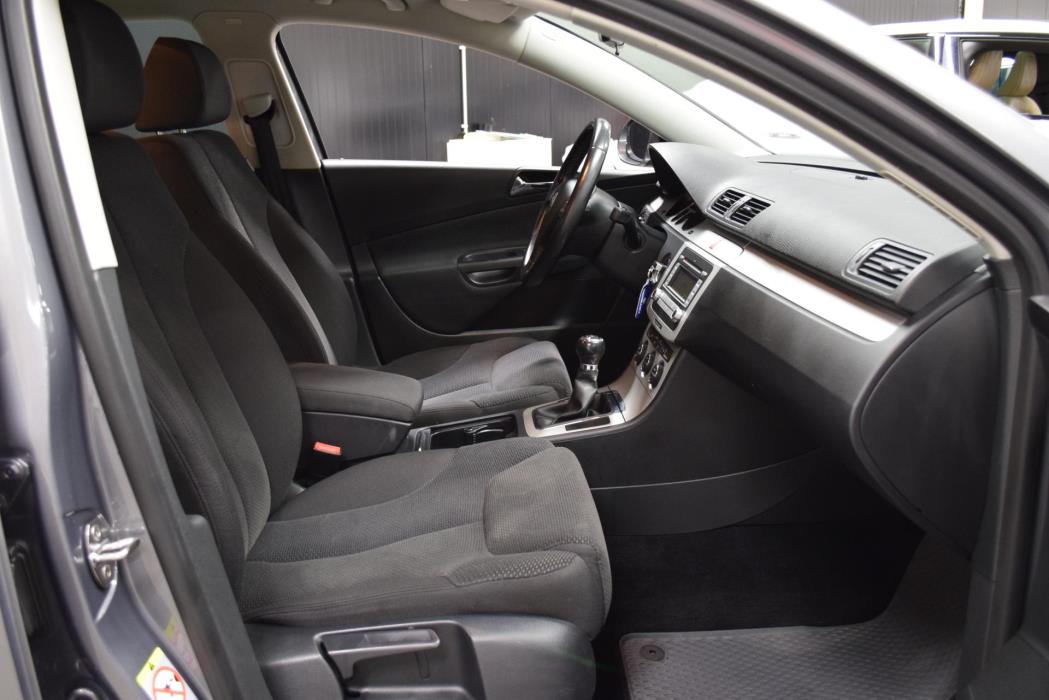 VOLKSWAGEN Passat 2008