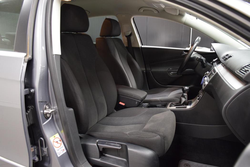 VOLKSWAGEN Passat 2008