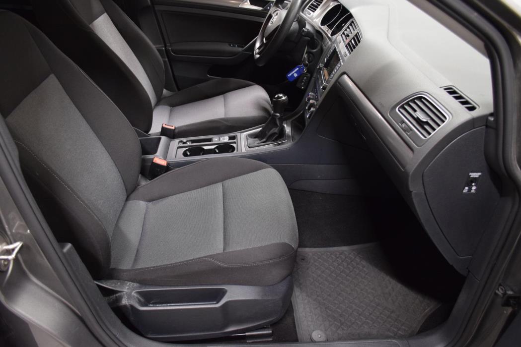 VOLKSWAGEN Golf 2015