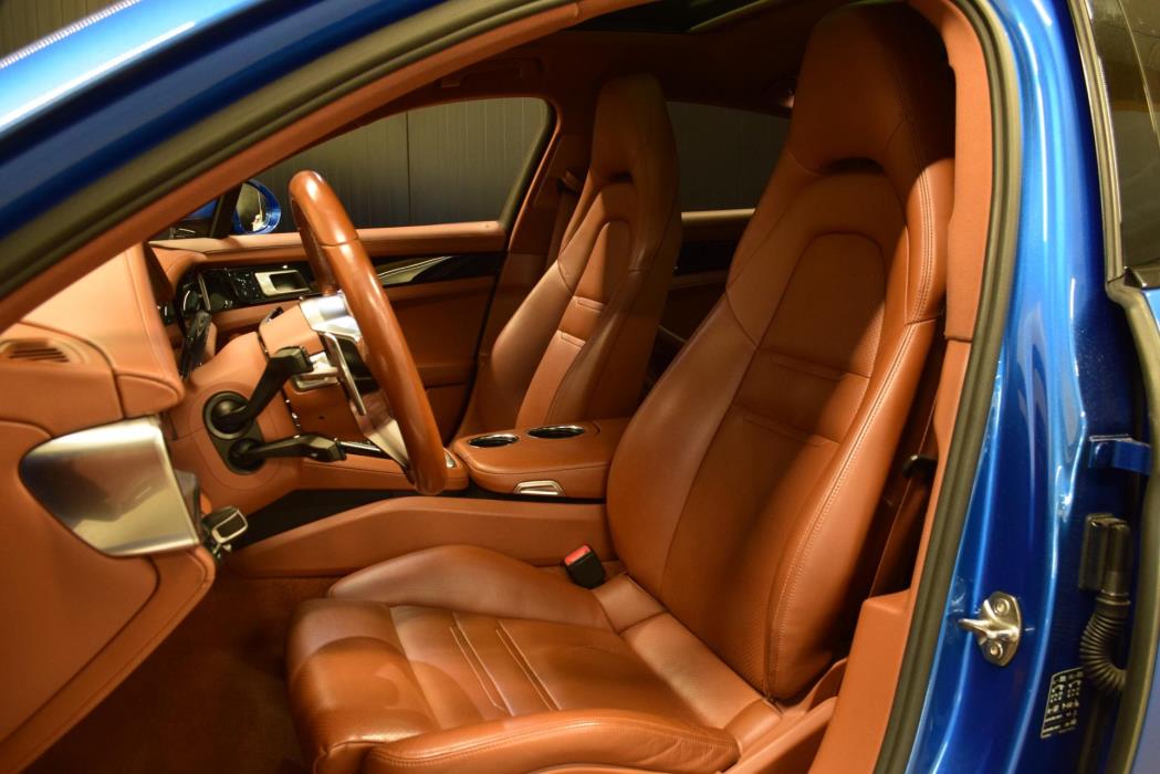 PORSCHE Panamera 2018