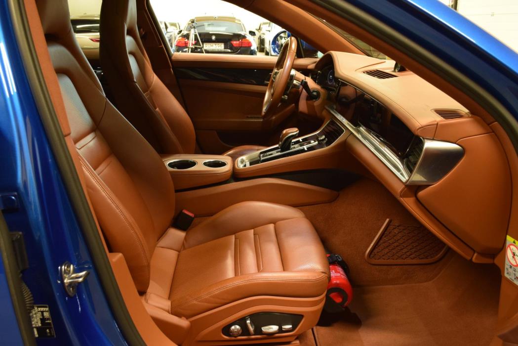 PORSCHE Panamera 2018
