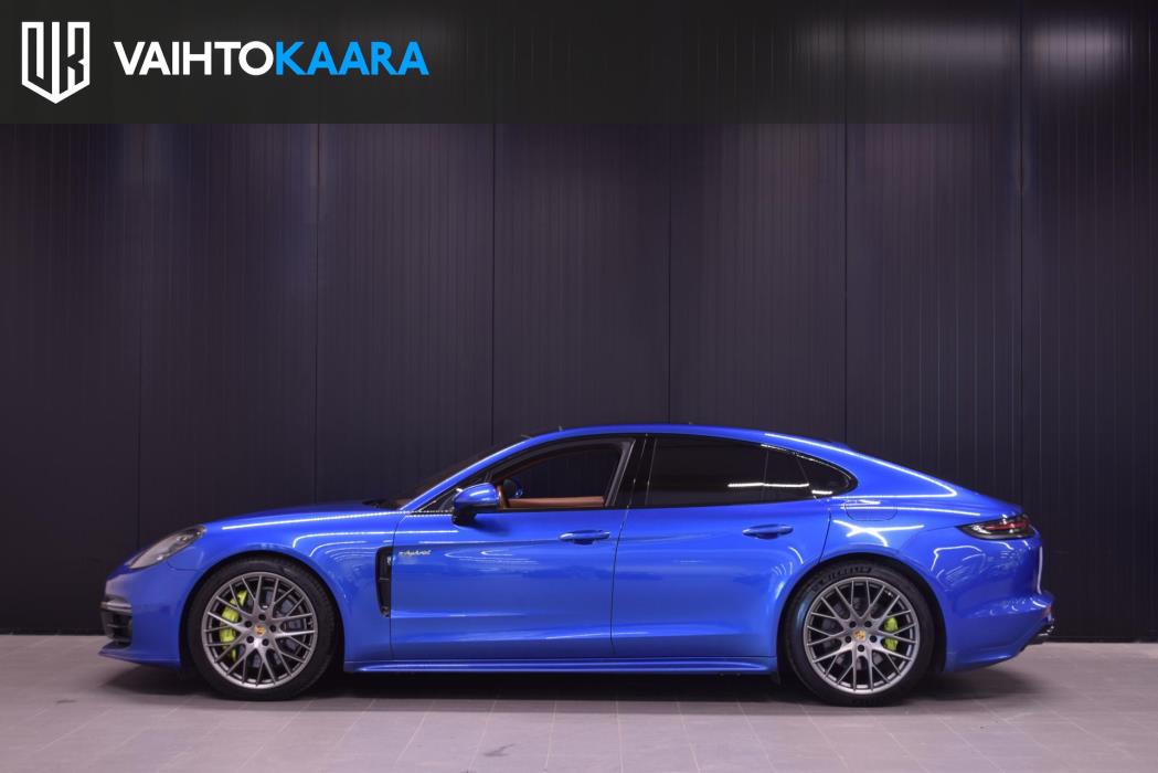 PORSCHE Panamera 2018