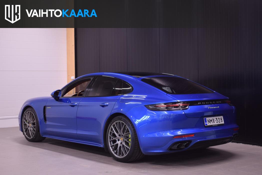 PORSCHE Panamera 2018