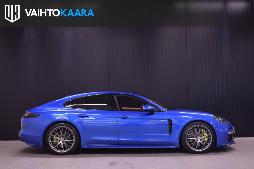 PORSCHE Panamera 2018