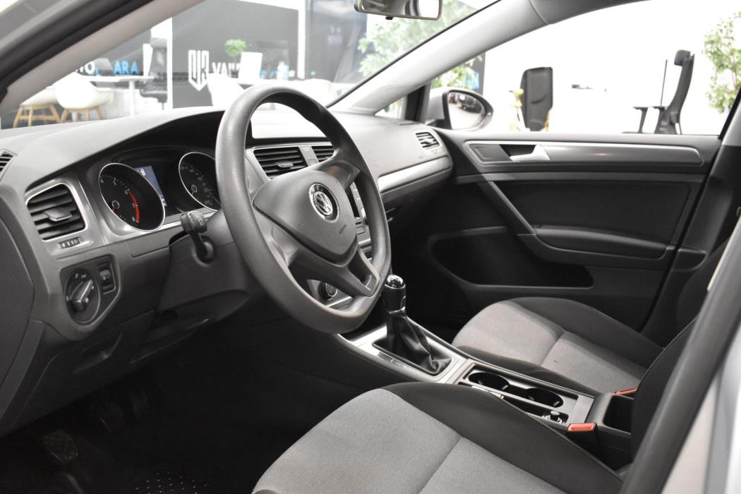 VOLKSWAGEN Golf 2016