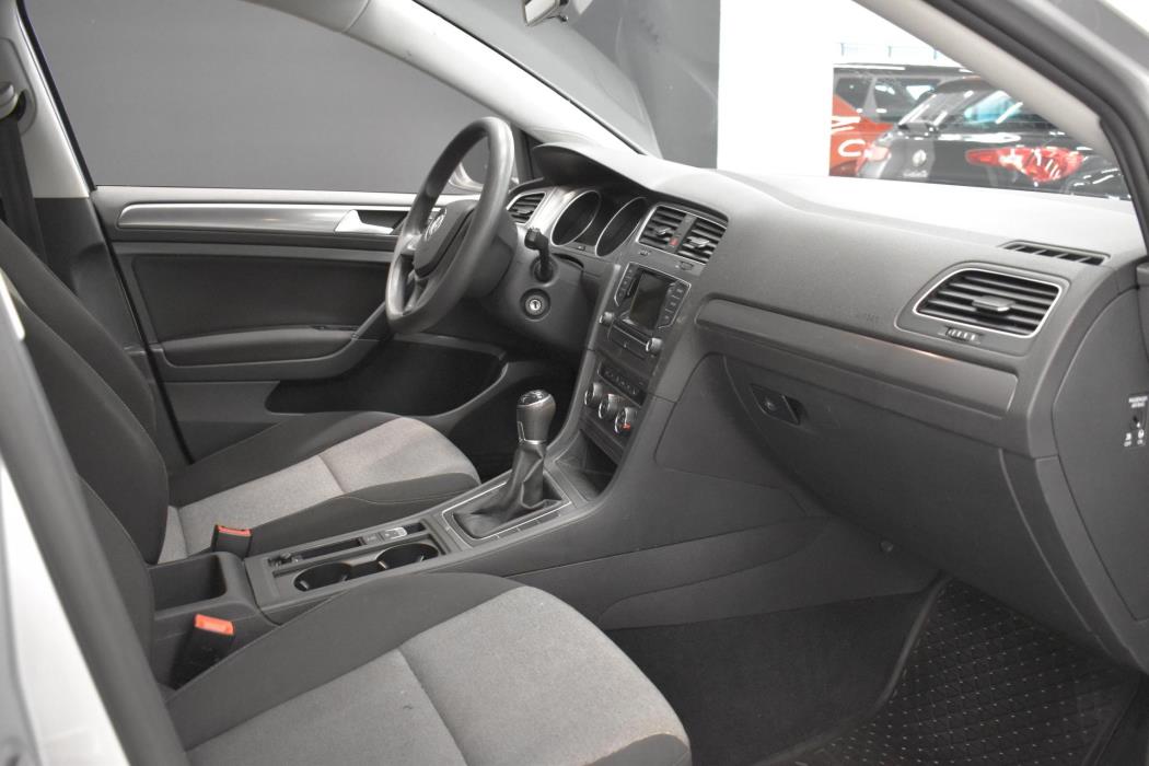 VOLKSWAGEN Golf 2016