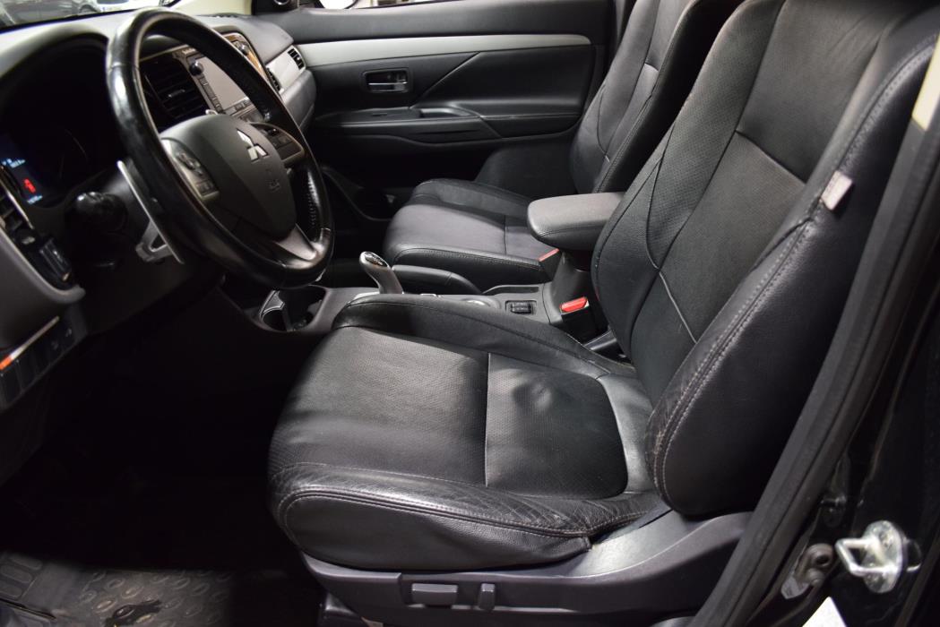 MITSUBISHI Outlander PHEV 2013