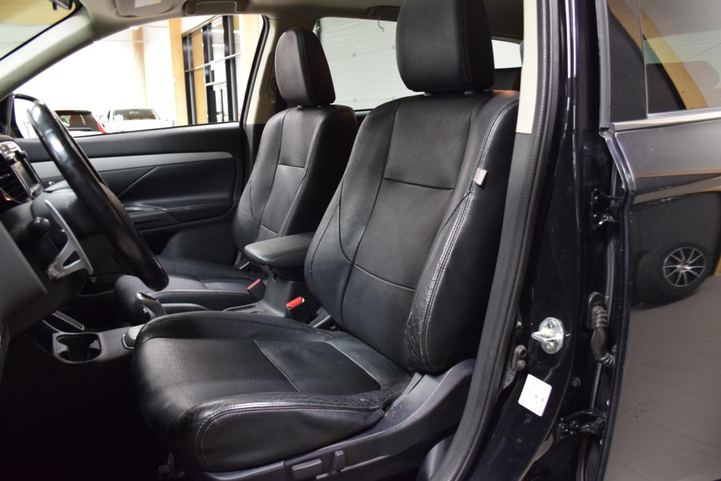 MITSUBISHI Outlander PHEV 2013