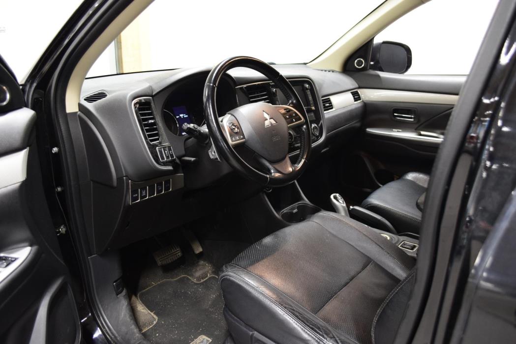 MITSUBISHI Outlander PHEV 2014