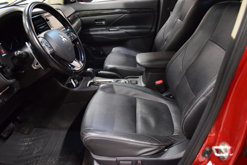 MITSUBISHI Outlander 2016