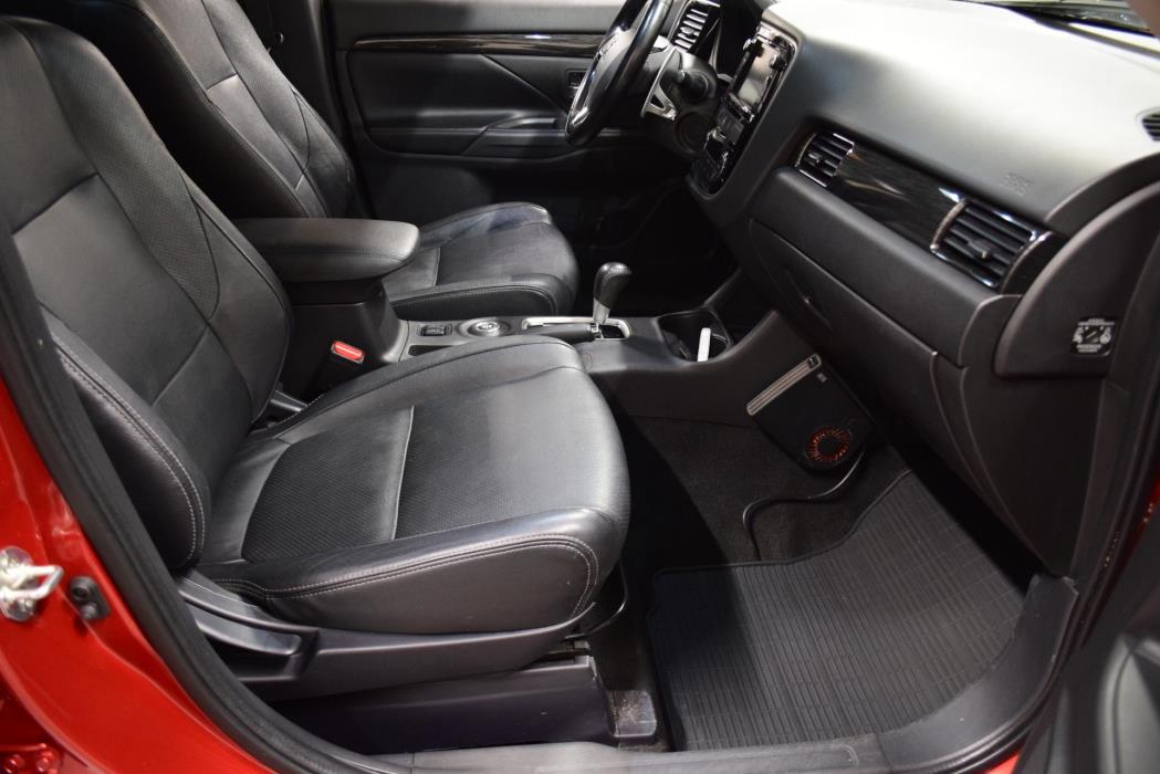 MITSUBISHI Outlander 2016