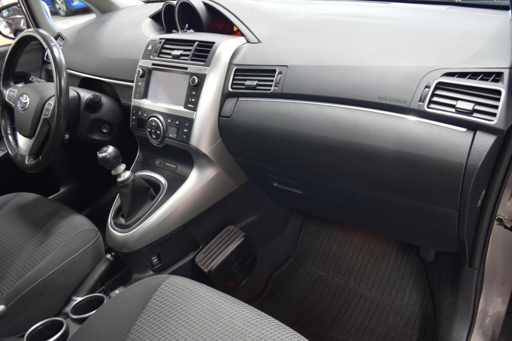 TOYOTA Verso 2015