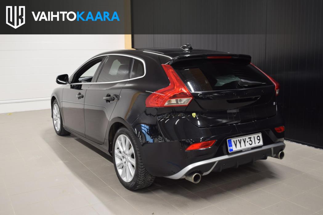VOLVO V40 2016