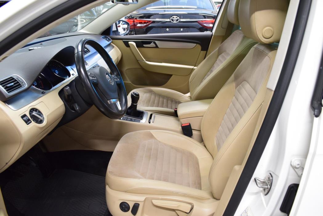 VOLKSWAGEN Passat 2013
