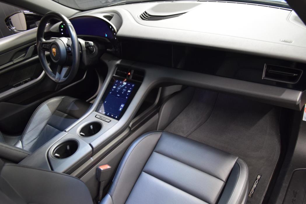 PORSCHE Taycan 2022