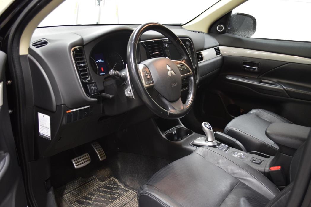 MITSUBISHI Outlander PHEV 2015