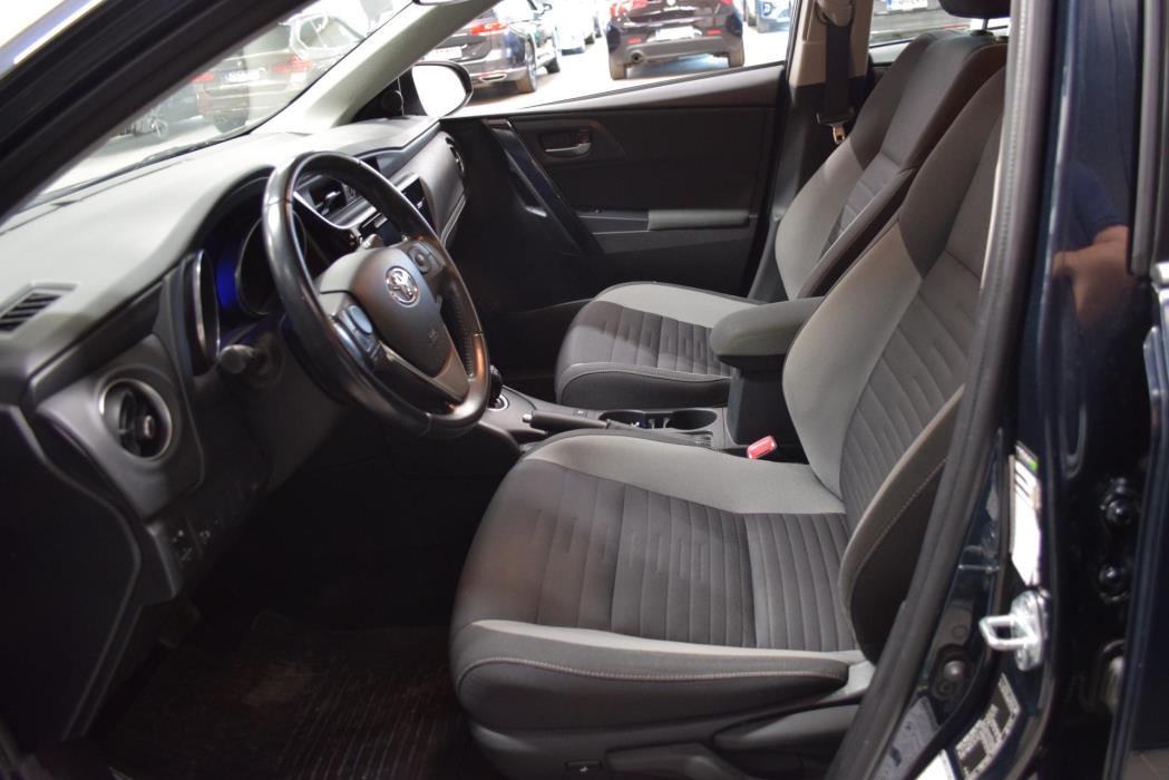 TOYOTA Auris 2016