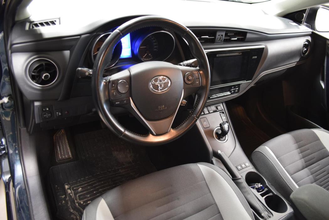 TOYOTA Auris 2016