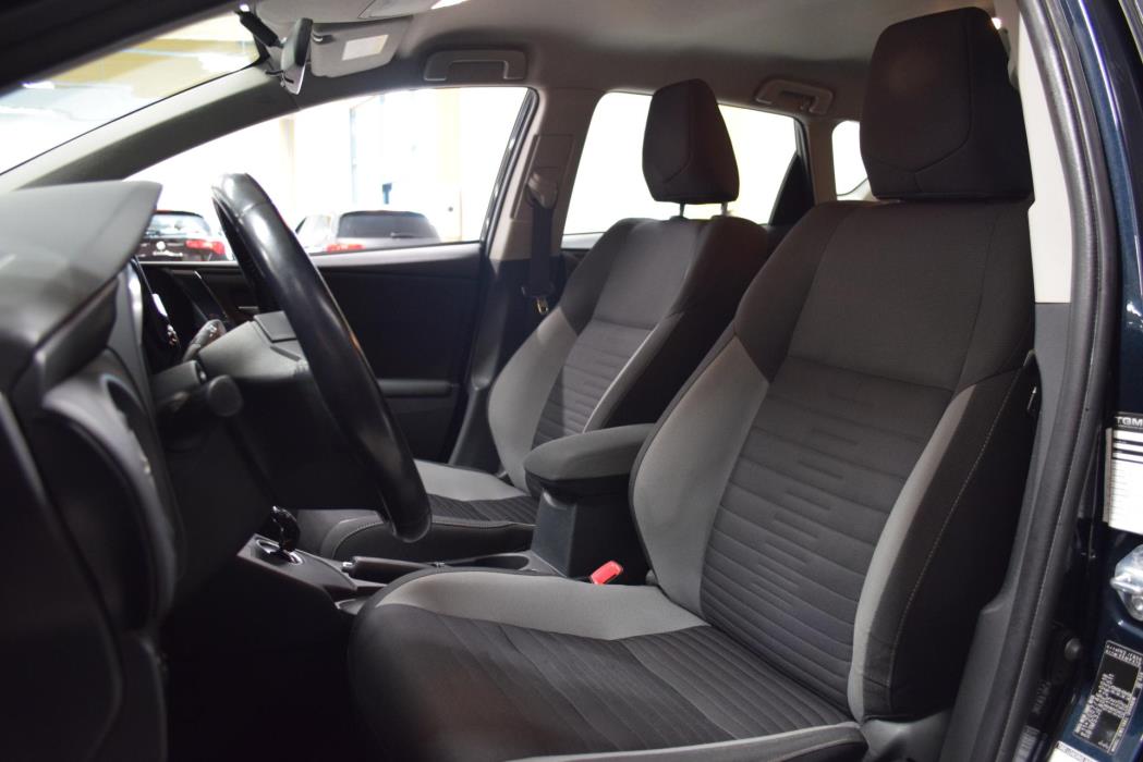 TOYOTA Auris 2016