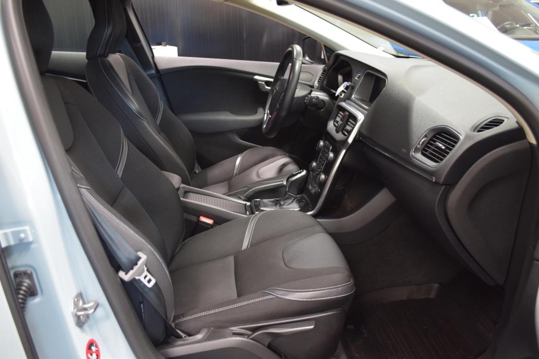 VOLVO V40 2018