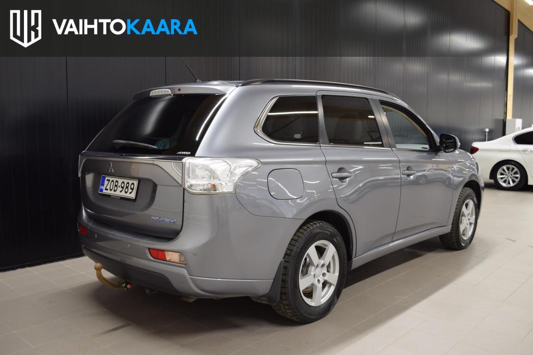 MITSUBISHI Outlander PHEV 2015