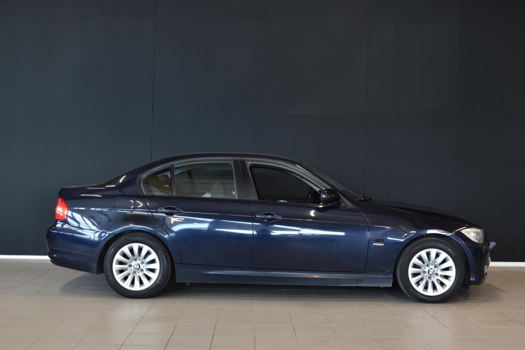 BMW 320 2009