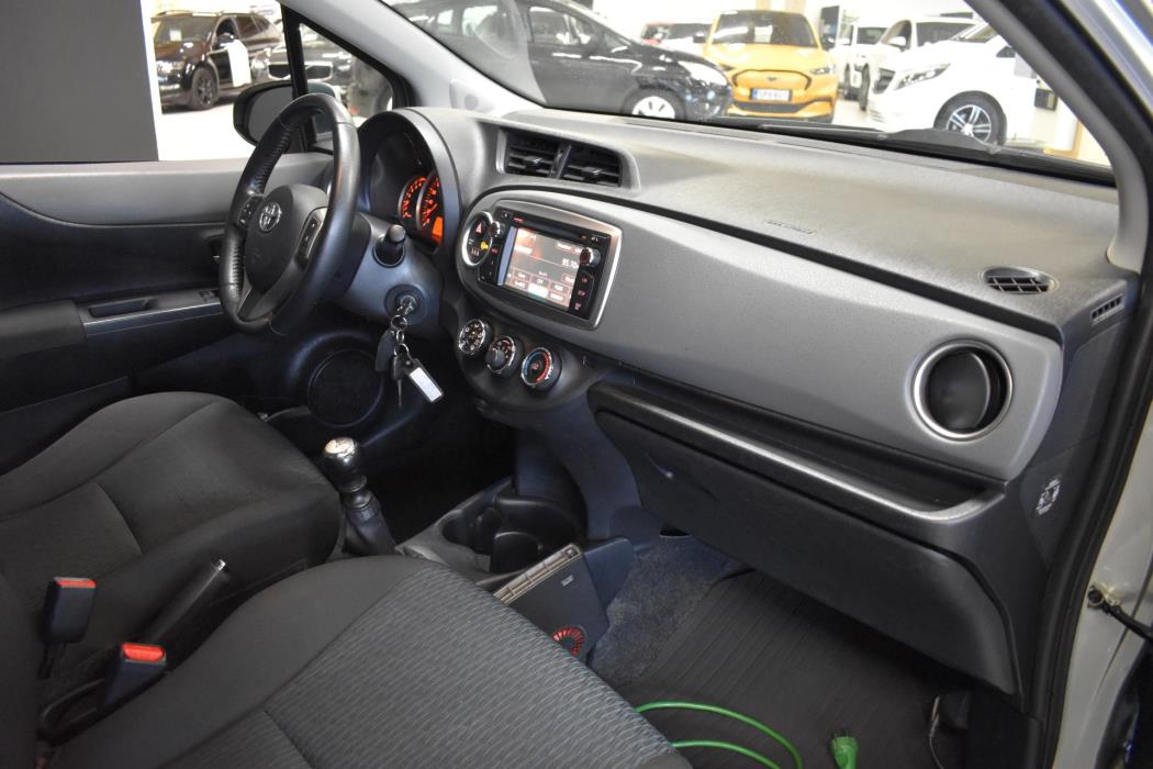 TOYOTA Yaris 2012