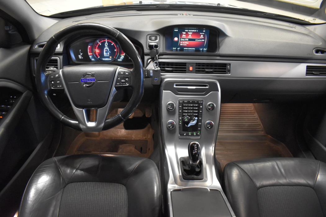 VOLVO V70 2015