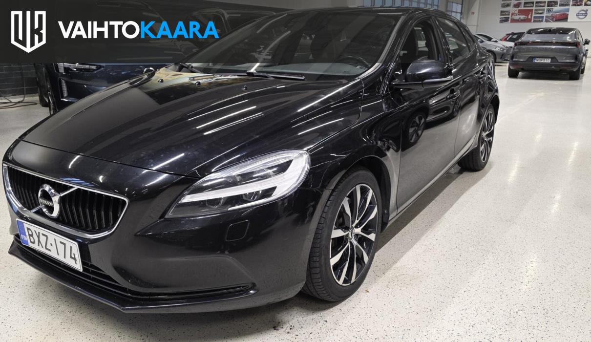 VOLVO V40 2020