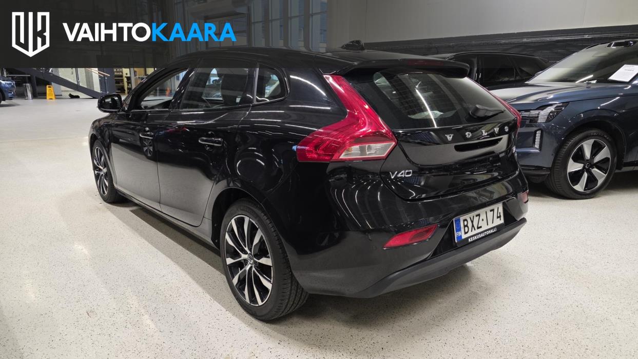 VOLVO V40 2020