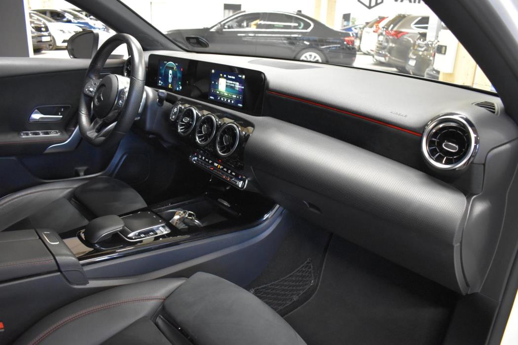 MERCEDES-BENZ A 2020