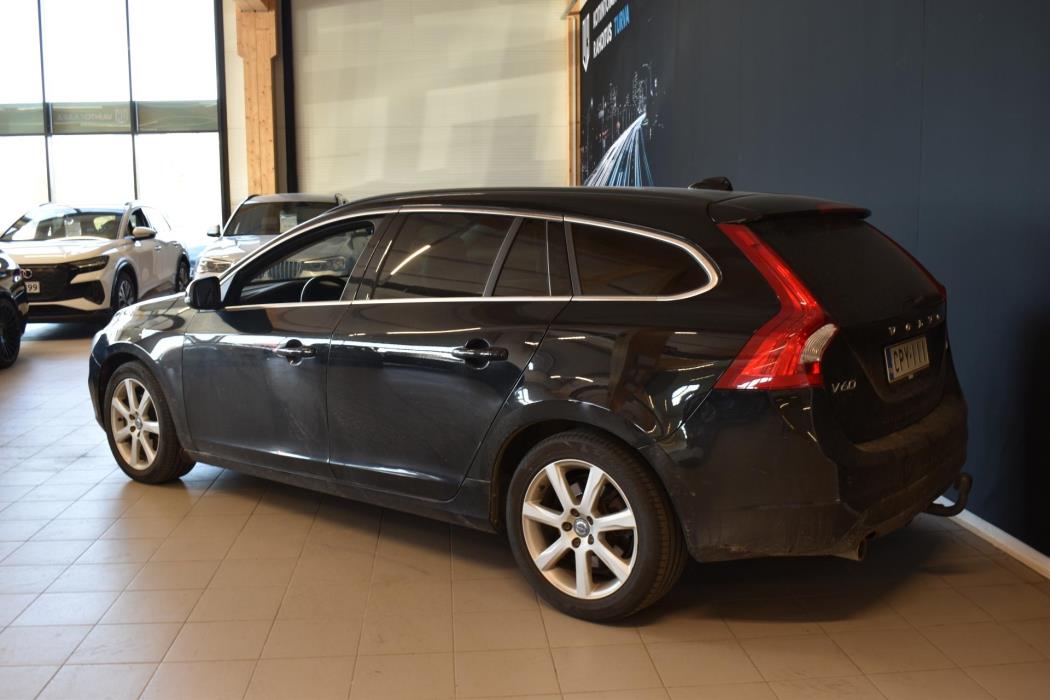VOLVO V60 2016