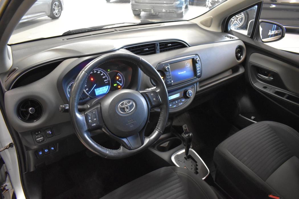 TOYOTA Yaris 2017